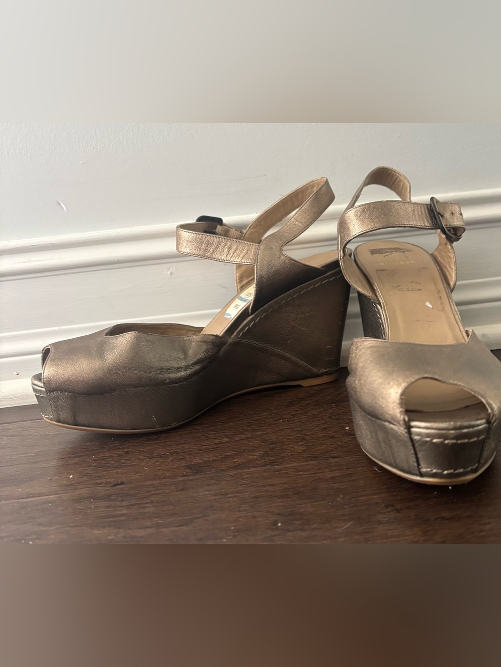 Stuart Weitzman gold platform wedge sandals EUC